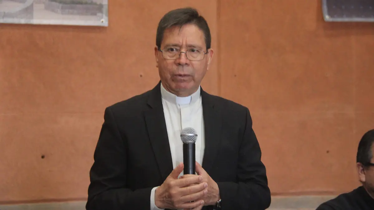 PADRE ROGELIO PEDROZA (1)